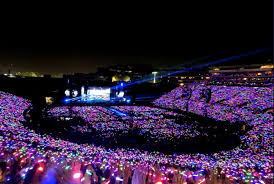 xylobands light up the rose bowl for coldplay coldplay