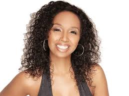 JJ Smith signs her '10-Day Green Smoothie Cleanse' in Bowie this weekend