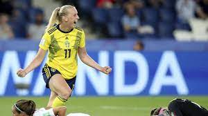 Stina is a renowned swedish football player who plays as a forward for damallsvenskan club bk hacken. Schwedens Stina Blackstenius Jubelt Nachdem Sie Das 1 0 Gegen Kanada Erzielt Hat