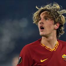 Rising italy star nicolo zaniolo returned to training on wednesday four months after the as roma midfielder underwent surgery on a ruptured anterior cruciate ligament in his right knee. Ranking Roma S Youth 1 Nicolo Zaniolo Chiesa Di Totti
