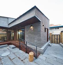 Tetapi, jenis perabotannya memiliki detail yang unik dan sangat menarik perhatian. Desain Rumah Ala Korea Tradisional Modern Minimalis