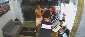 Trabaja en Criminalística": identifican a hombre que agredió a la  recepcionista de un hotel en Medellín - impactonews.co