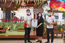 Milo contest returns with peraduan milo hidup bola with more rewards worth rm550,000! Zulyusmar Com Malaysian Lifestyle Food And Beverages Travel Technology And News Paradigm Mall Johor Bahru Makes A Mark In The Malaysia Book Of Records The Largest Pineapple Raya Decoration