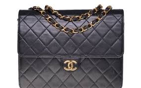 Check spelling or type a new query. Lot Art Chanel Sac Timeless 23cm A Double Rabat En Cuir Matelasse Noir Garniture En Metal Dore Crossbody Bag