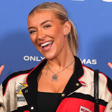 Love Island's Molly Marsh branded "an inspiration" as she reveals health  condition