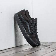 Vans old skool have evolved from the label's original 1970's skateboarding trainers, keeping to the black vans old skool with white laces and side stripes easily step from preppy looks with jeans and varsity tops to bad boy vibes with leather. Herren Sneaker Und Schuhe Vans Old Skool Lite Canvas Black Black