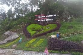 Untuk tiket masuknya kalian hanya mengeluarkan uang saku sebesar rp 7.500 untuk dua orang. Watu Rumpuk Madiun Punya Wahana Baru Rp1 Miliar Traveling Bisnis Com