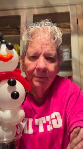 A great way to say current with clients #glendasballoonss #merrychristmas  #balloonartist Glenda Avery Howell