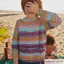 Internet non ritengo ci siano in italiano dei siti di maglia che mi sento di consigliarvi, ci sono i forum e i blog pieni di farfalline e fiorellini e animaletti ammiccanti, nessuno specializzato in cose per bambini, quei pochi che lo fanno vi piazzano una sfilza di modelli scannerizzati direttamente dalle riviste inglesi o francesi … Primavera Estate Modello Schemi Katia Com