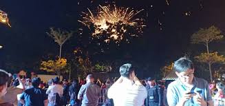 Kebiasaaanya, di dataran merdeka kuala lumpur, pelbagai aktiviti dijalankan seperti. Bernama On Twitter Lebih 5 000 Orang Menghadiri Sambutan Ambang Tahun Baru 2019 Di Sutera Mall East Carpark Taman Sutera Johor Bahru