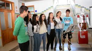Frequentou o liceu desta cidade, onde se revelou uma aluna brilhante. Actuacao Do Grupo De Ex Alunos Da Escola Carolina Beatriz Angelo Da Guarda Youtube