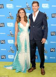 One tree hill was a popular teen drama series, which premiered in the early 2000s. Sophia Bush Admits That She Dated A Couple Of The Wrong Guys Daily Mail Online