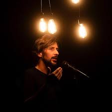 Estamos todos juntos nisto de estarmos longe. A Incomparavel Grandeza De Bruno Nogueira Revista Rua