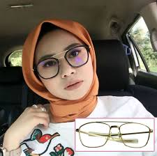 Cermin menipu yg ajaib kot hehe…. Stail Hijab Untuk Wanita Berkaca Mata Mybaju Blog