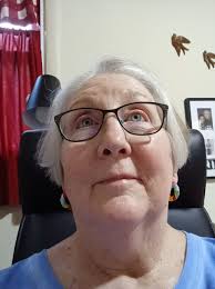 I absolutely love these earrings that I bought from Aldi💚💚