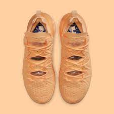 The 'melon tint' colorway is far and away the most popular and sought after colorway of the lebron 18 so far! Nike Lebron 18 Melon Tint Release Date Db8148 801 Sole Collector