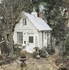 Pin Von Johanna Auf Living With Books In 2020 Winzige Hauser Ferienhaus Kleine Hausideen