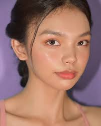 After all the hype around Rom&nd, I was dying to put the brand's newest  cushion to the test! Here's what I thought: 𝗥𝗼𝗺&𝗻𝗱 𝗡𝗨 𝗭𝗲𝗿𝗼  𝗖𝘂𝘀𝗵𝗶𝗼𝗻 has great coverage that smoothes the