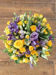 Beautiful Flowers That Look Like Summer Yellow Wedding Flowers Flower Bouquet Wedding Wedding Flowers