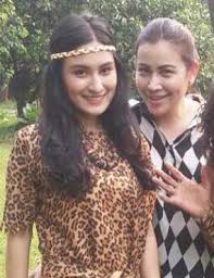 Jarang disorot, berikut adalah 10 potret angbeen rishi yang sangat menawan. Adly Fairuz Beda Keyakinan Dengan Camer Pernikahan Angbeen Rishi Tak Direstui