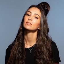 Amy Shark's Instagram, Twitter & Facebook