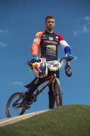 Twan van gendt performs in made, the netherlands on january 31, 2014. Vee Tire Co Fahrradreifen Sponsoring