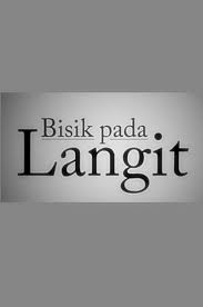 Namun niatnya telah menimbulkan tentangan daripada ahli keluarga lain kerana mereka tidak mempunyai wang yang mencukupi. Bisik Pada Langit 2017