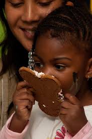 Easton Lions Holiday Festival draws crowds