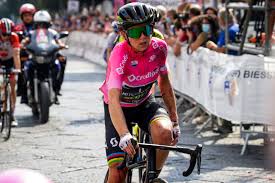 Annemiek van vleuten crashes horrifically while leading women's. Van Vleuten Aus Giro Rosa Wird Worlds Mit Gebrochenem Handgelenk Vermissen Swiss Cycles