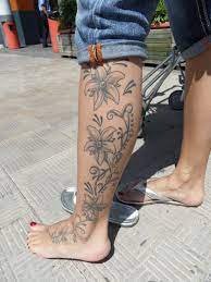 En av de mest populære temaene for tatovering på låret er blomster. 1 5 Meter Tatovering Dejligdansk