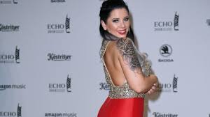 Alle infos er steht wieder an der battlefront: Jenny Frankhauser Vs Oliver Pocher Wunsche Dir Schmerzvollen Tod Influencerin Schiesst Verbal Zuruck News De