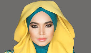 Menyambut ulangtahun kelahiran pada 11 januari, dato' sri siti nurhaliza meraikan hari jadi yang 40 dalam suasana yang sangat meriah. Biodata Siti Nurhaliza Penyanyi Nombor Satu Malaysia Azhan Co