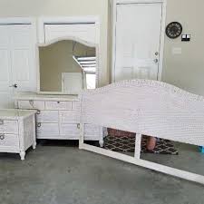 With everything from the beautiful louver collection to the elegant victorian queen, we're sure you'll find a set you love. Best Queen Size 5 Piece White Wicker Bedroom Set For Sale In Cameron North Carolina For 2021