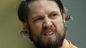 Erkänner: "Jag spottade på honom"