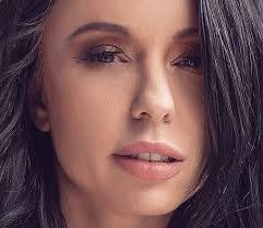 Kim Lemay's Instagram, Twitter & Facebook