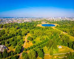 Hyde park is one of the world's greatest and phenomenal royal parks in central london, the historical capital city of the united kingdom. Hyde Park Stock Photos And Images 123rf