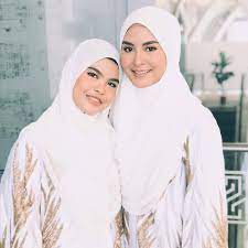 Wany hasrita & dato' jamal abdillah performing their 1st duet single, belenggu rindu. Adik Beradik Wany Hasrita Malayloro