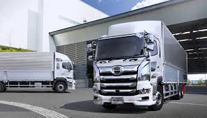 完全ガイド】10トントラック（大型トラック）の特徴・種類・サイズ・積載量・必要な免許まで徹底解説！｜トラック流通センター