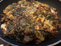 Unire la scarola e mescolare. Aaa Accademia Affamati Affannati Frittata Con Scarola Speck E Noci