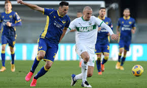 L'album comprendeva un mini album delle figurine su ispirazione di quello classico della calciatori panini, con le foto dei componenti della band. Hellasmania E La Dura Legge Del Gol Fai Un Gran Bel Gioco Pero Serie A Calciomercato Com