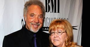 The moment is laden with pathos. Singer Tom Jones Says He Ll Never Marry Again After Losing Wife Linda To Lung Cancer Support Through Loss Survivornet