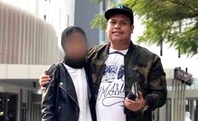 Pelawak komar diangkat jadi rektor universitas di brebes. Pelawak Pengacara Shuk Sahar Didakwa Curang Pernah Paksa Gugurkan Anak Bawang Rangers