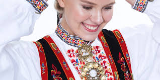 Stort utvalg innen bunadsølv og annet bunadstilbehør. Alle Vare Bunader Heimen Husfliden Midt I Oslo Sentrum