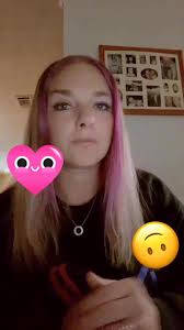 Really thinking about going back to my pink hair! What do you all think? I  promise not to do it myself Eva Cantrell. #fbreelsfypシ゚ #weekend  #contentcreator #poll