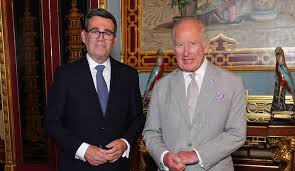 Andy Burnham becomes Britain's fifth prime minister in four years after  succeeding Keir Starmer, who resigned with "good grace".  http://ow.ly/jvKF106BbLi