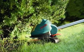 a close up of the bosch art 23 li cordless 14 4 volt li ion grass trimmer http cordlessstrimmerguide com b coupe bordure sans fil bordure manche telescopique