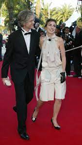 Julie gayet ретвитнул(а) paroles de compagnons de la libération. Julie Gayet Fete Ses 48 Ans Qui Sont Les Hommes De Sa Vie