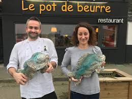 Le Pot De Beurre A Landeda Vu Par Gilles Pudlowski Finistere Bretagne Myfinistere Pudlo Restau Beurre Pots