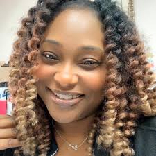 I'm looking for approximately 10 people that would like to record a holiday  greeting for 967 WSHV Classic R & B from the 80s, 90s and More!! All you  have to do