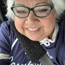 An outtake with Prototype Annie. And her hovering pacifier ahah. 😂😂😂✨